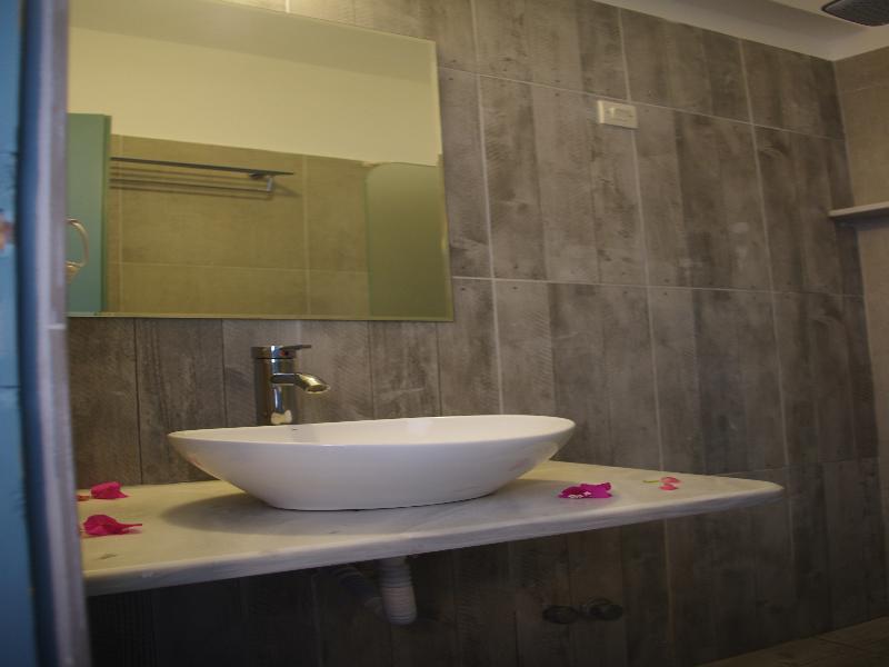 Iris Boutique Hotel Kamári Екстериор снимка