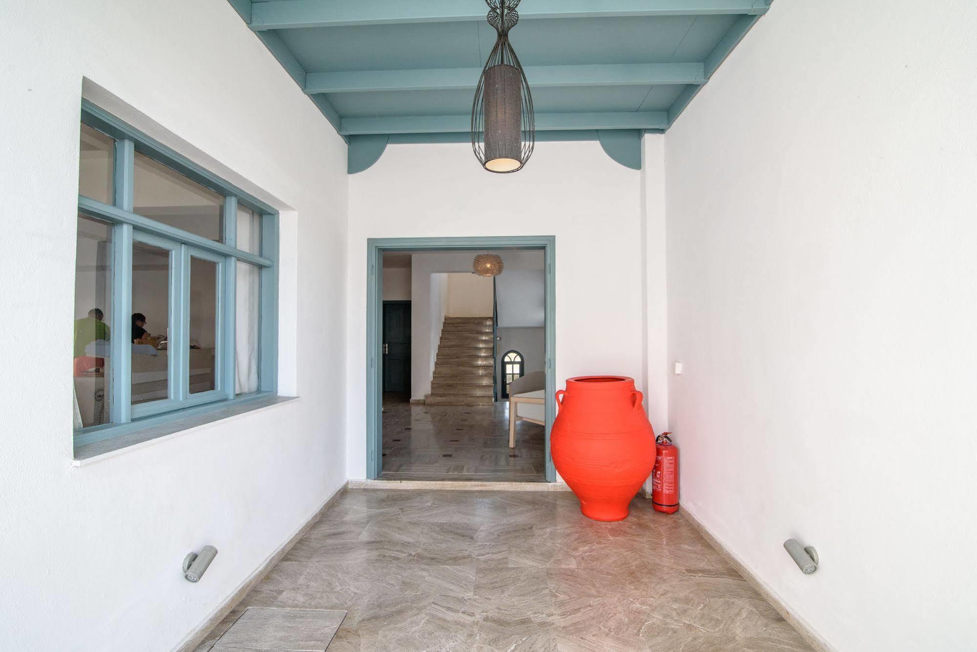 Iris Boutique Hotel Kamári Екстериор снимка
