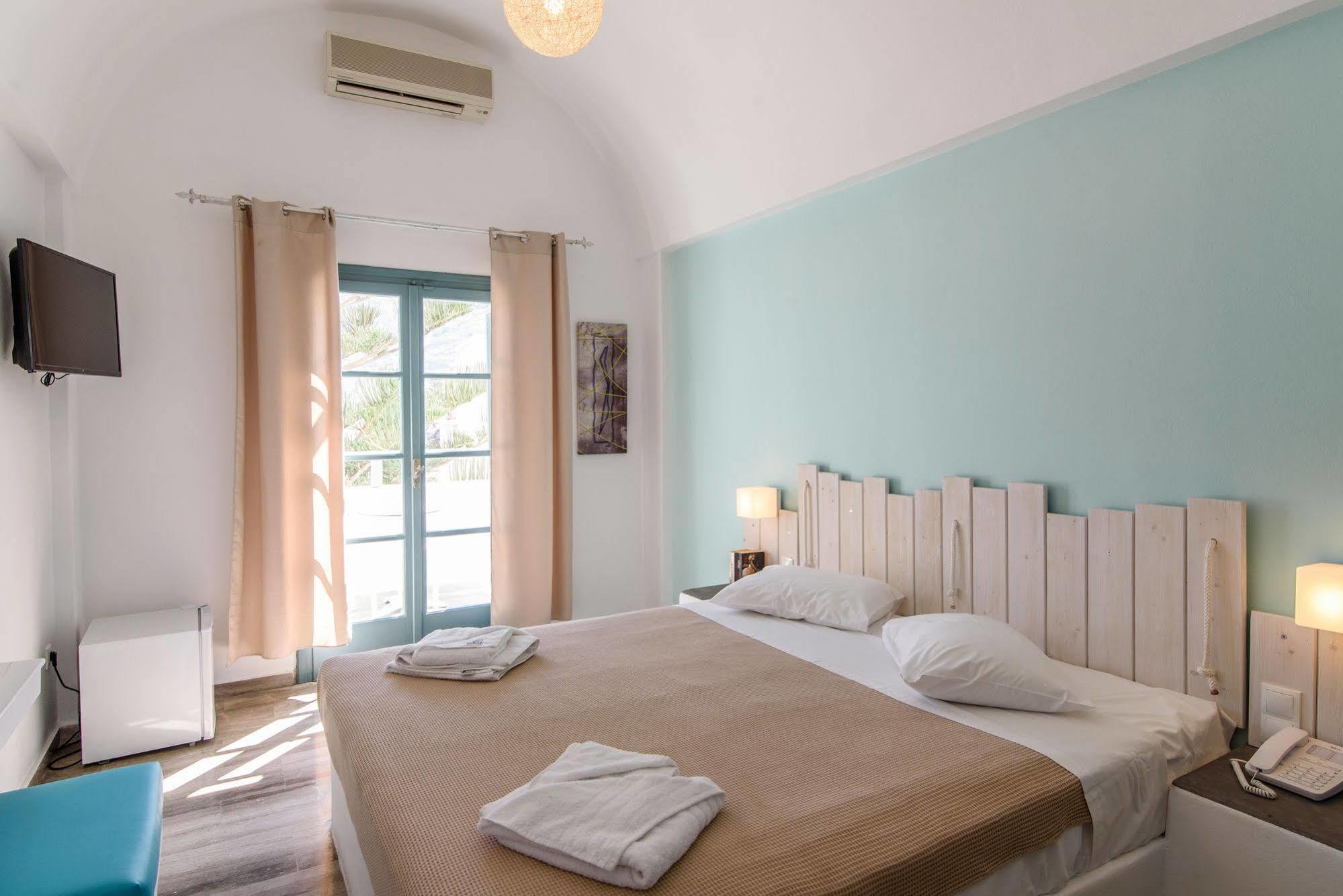Iris Boutique Hotel Kamári Екстериор снимка