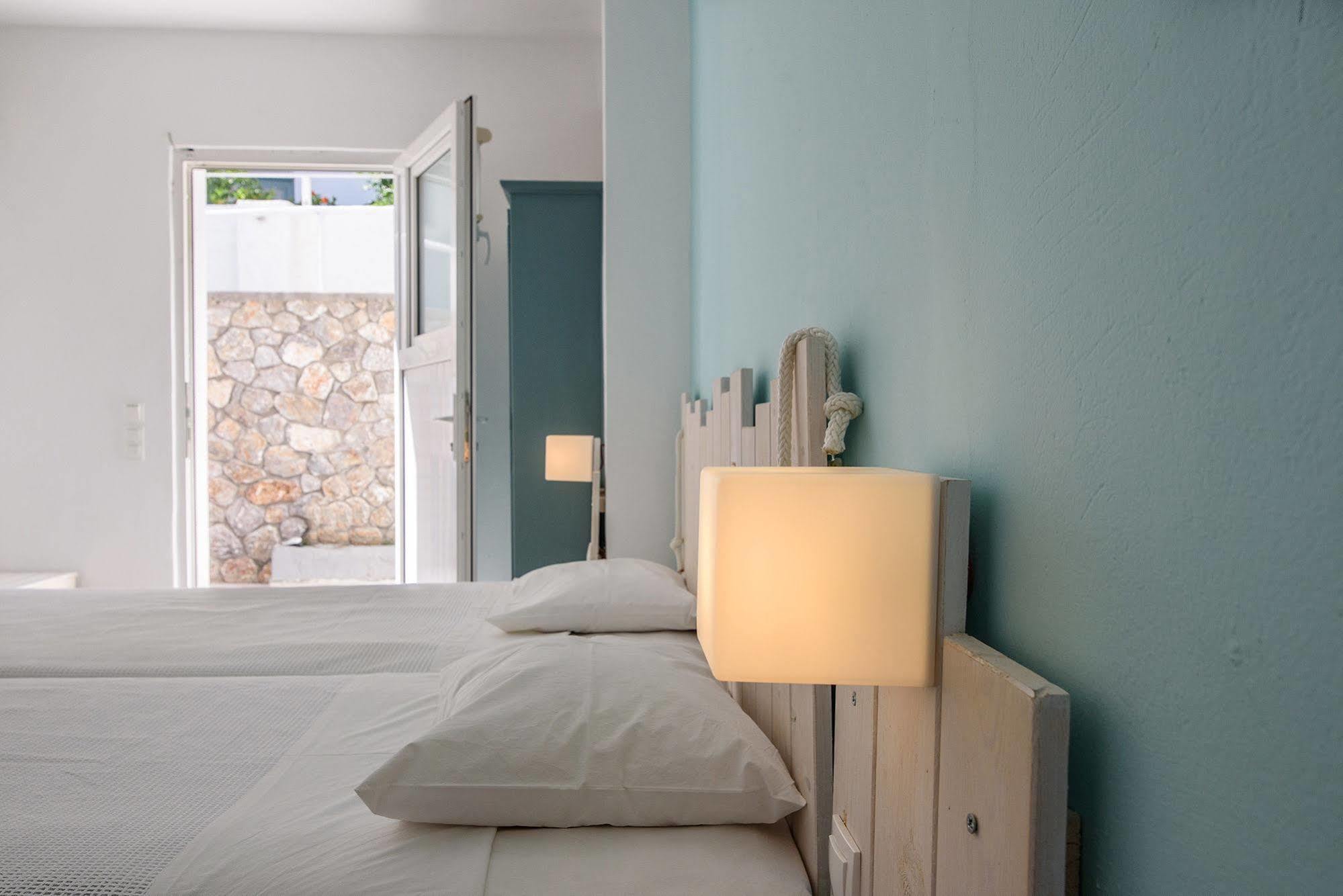 Iris Boutique Hotel Kamári Екстериор снимка