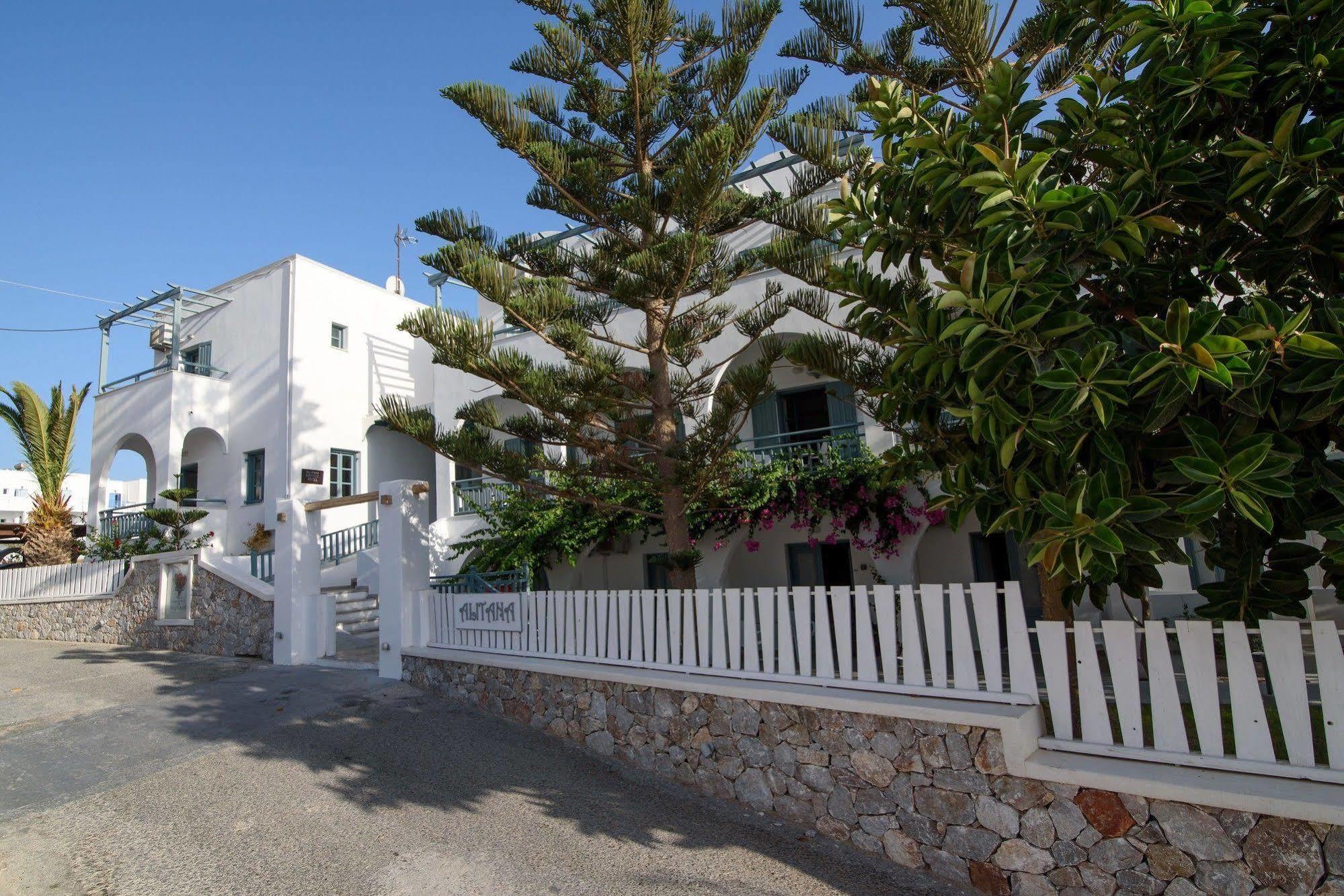 Iris Boutique Hotel Kamári Екстериор снимка