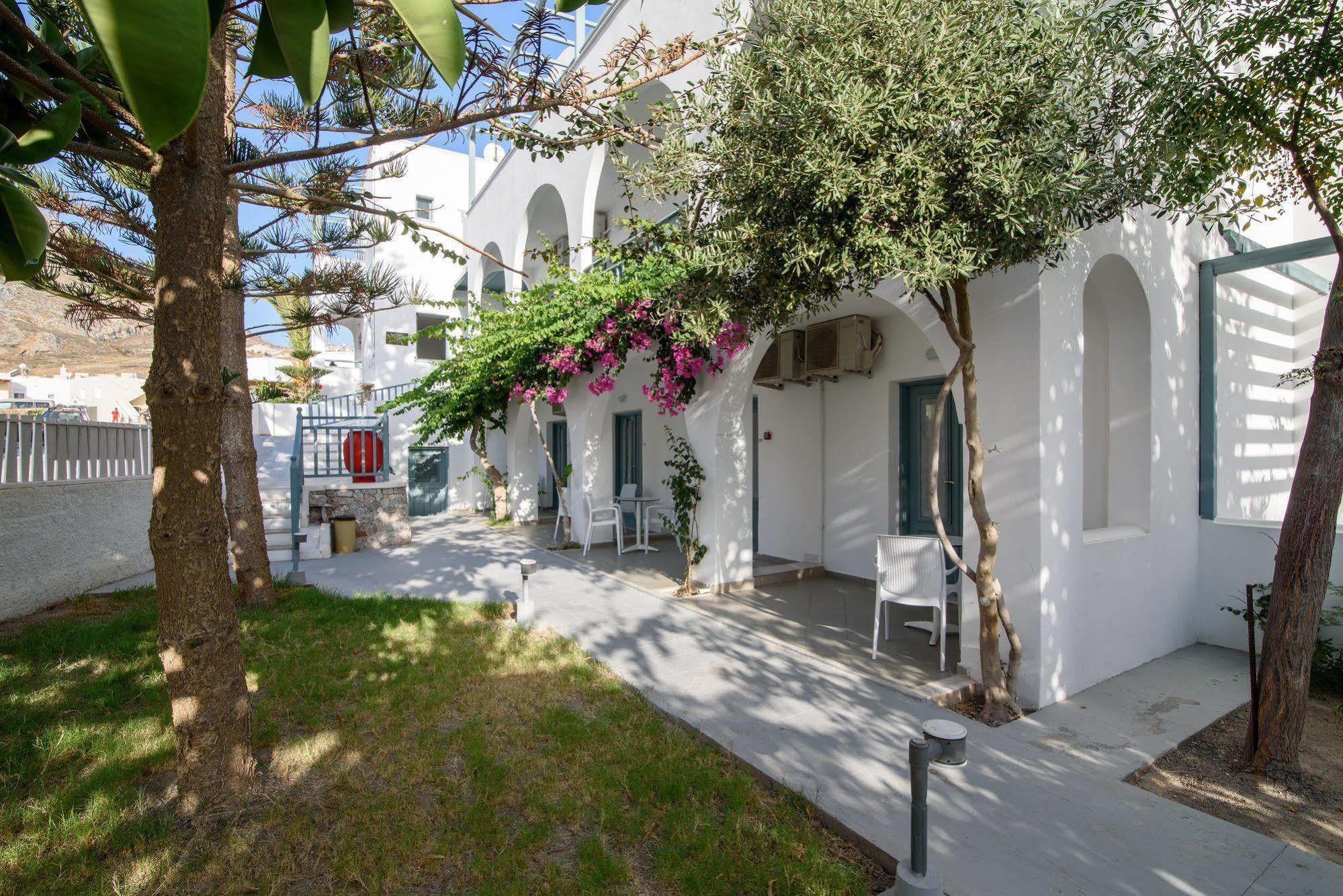 Iris Boutique Hotel Kamári Екстериор снимка