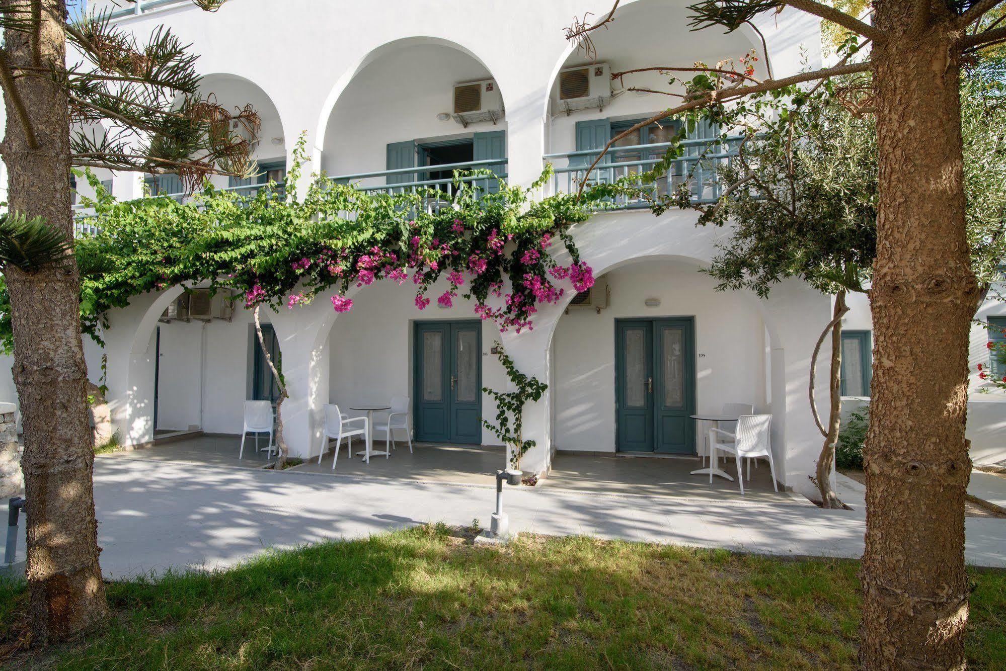 Iris Boutique Hotel Kamári Екстериор снимка