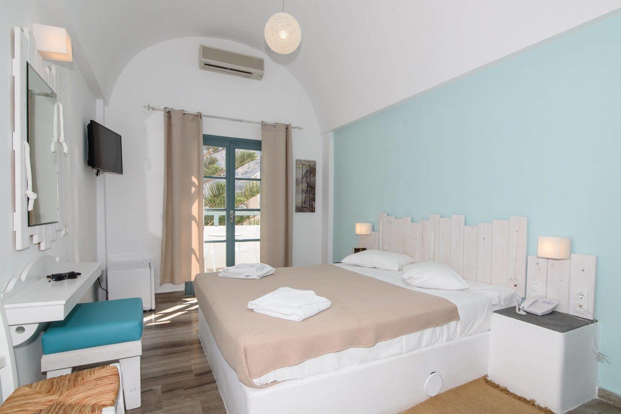 Iris Boutique Hotel Kamári Екстериор снимка