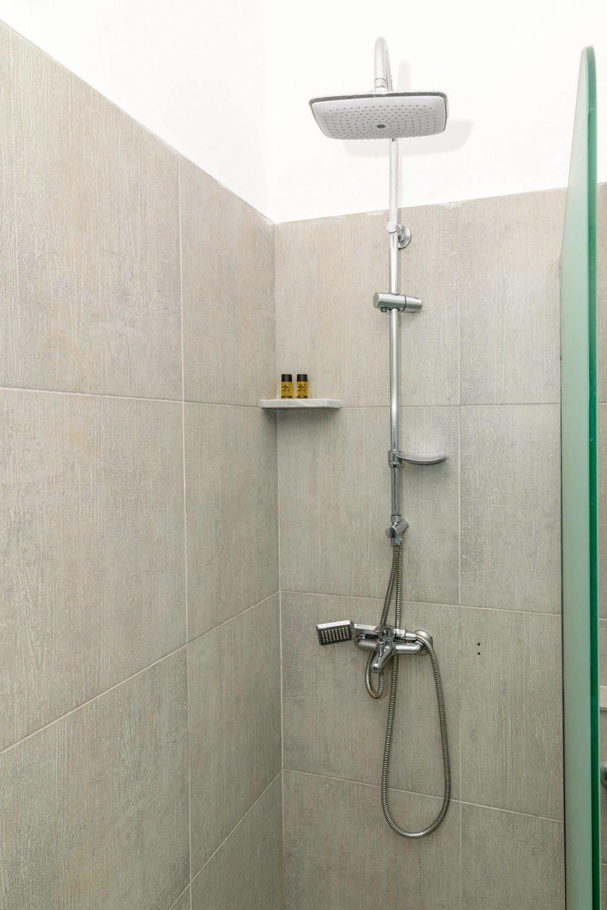 Iris Boutique Hotel Kamári Екстериор снимка