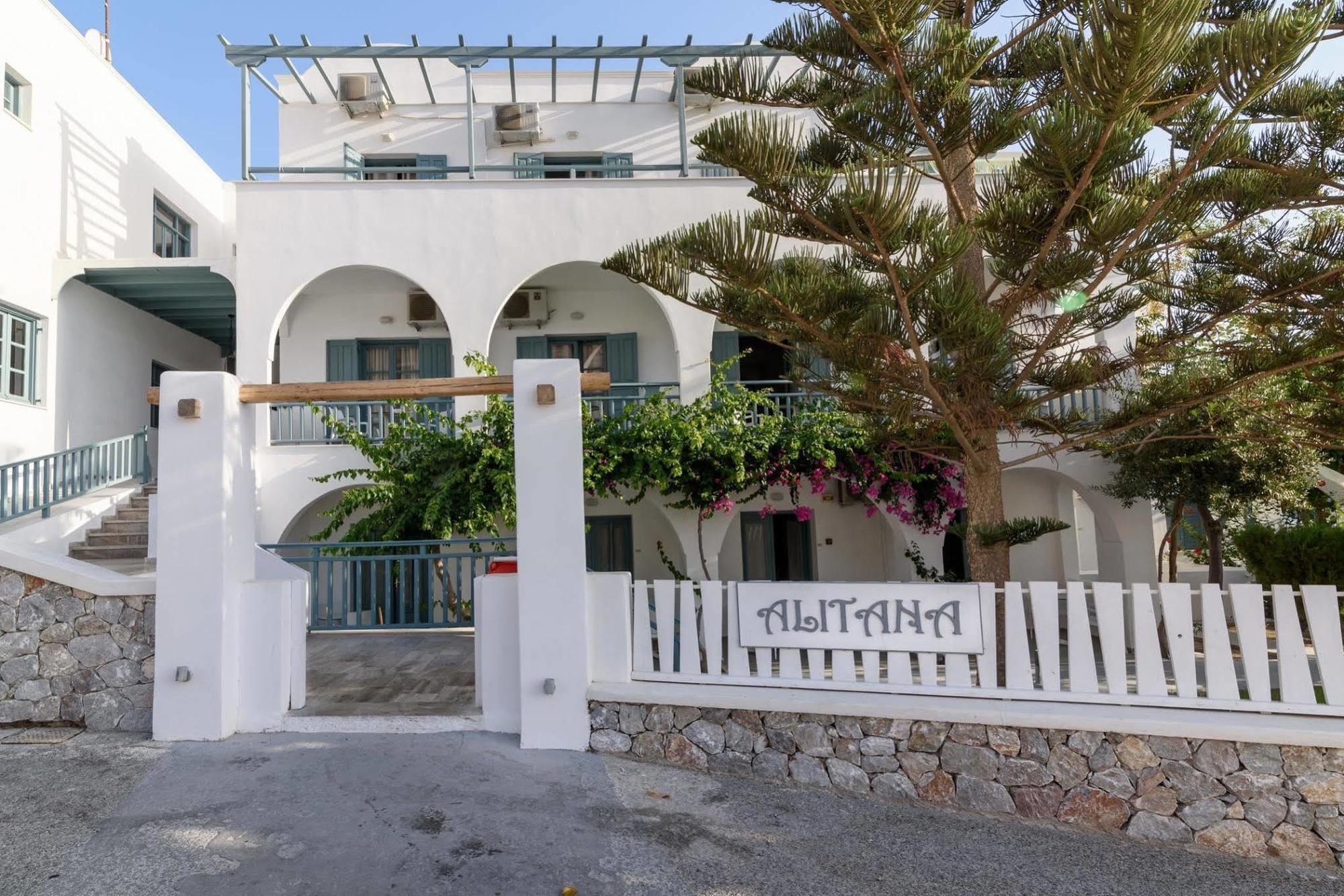 Iris Boutique Hotel Kamári Екстериор снимка