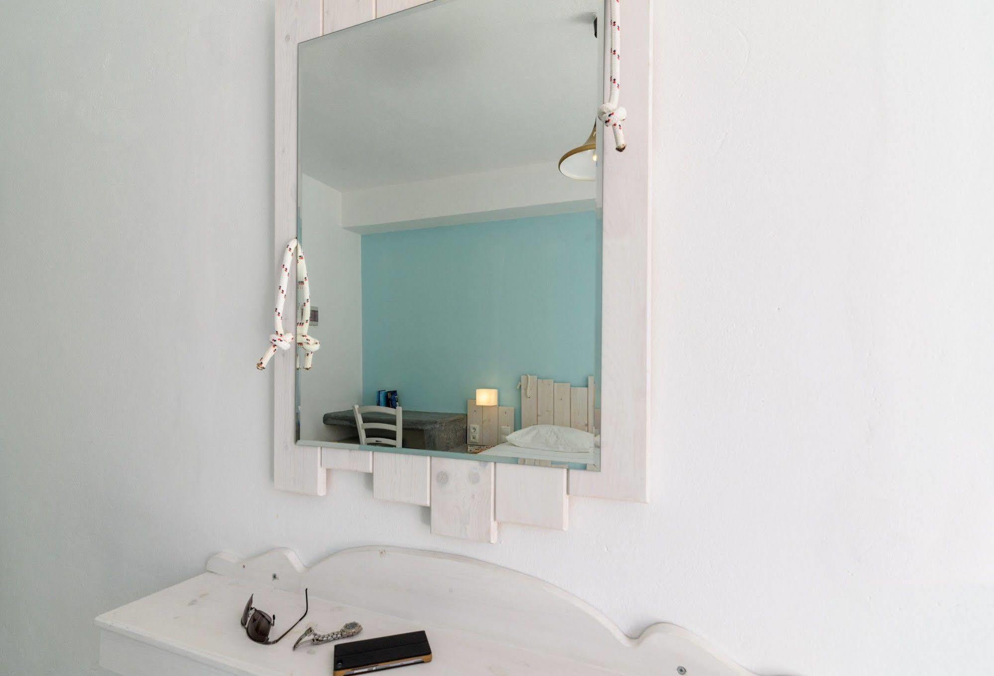 Iris Boutique Hotel Kamári Екстериор снимка