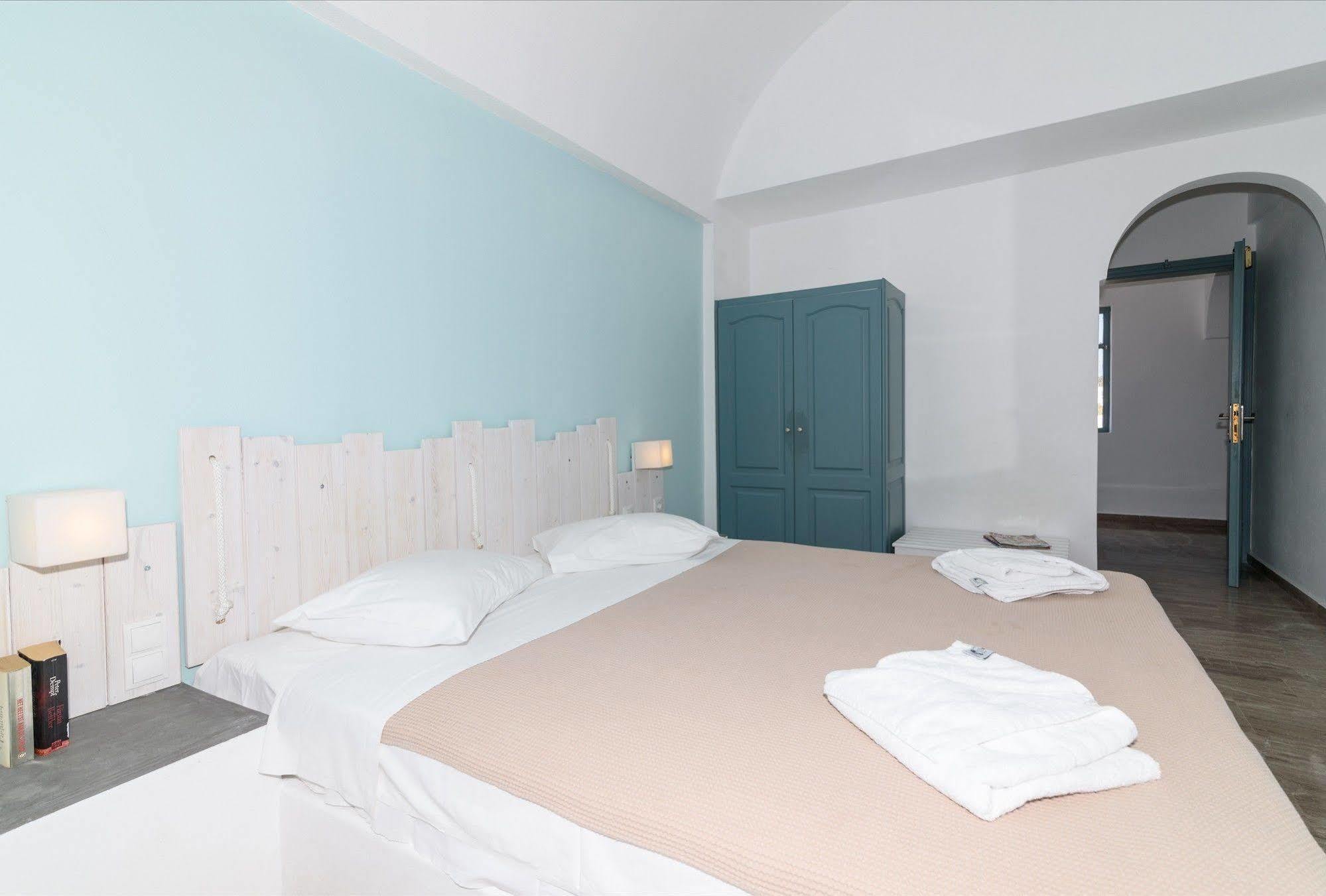 Iris Boutique Hotel Kamári Екстериор снимка