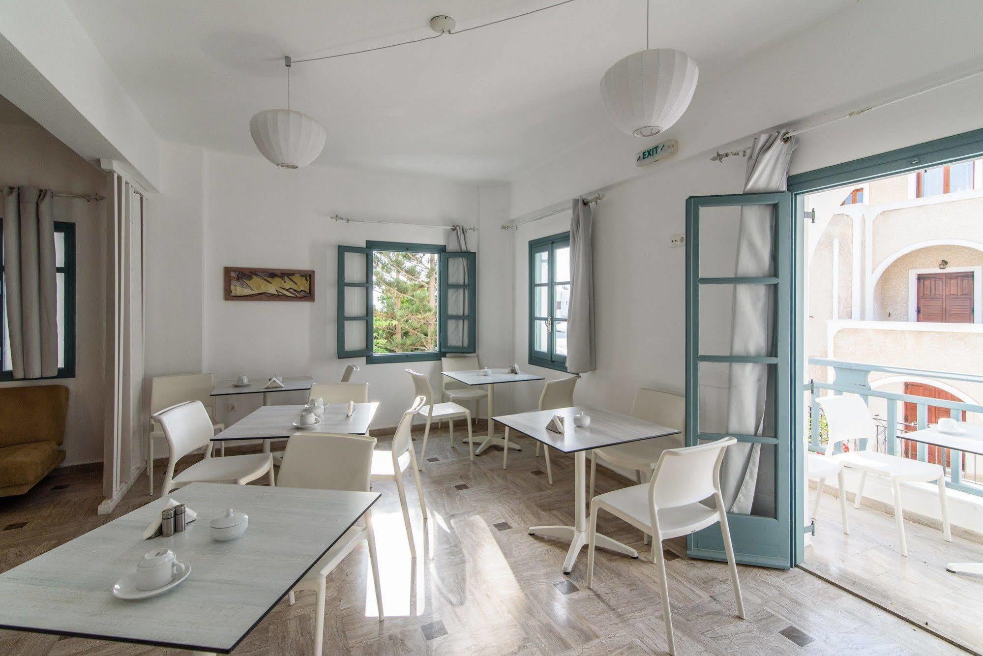 Iris Boutique Hotel Kamári Екстериор снимка