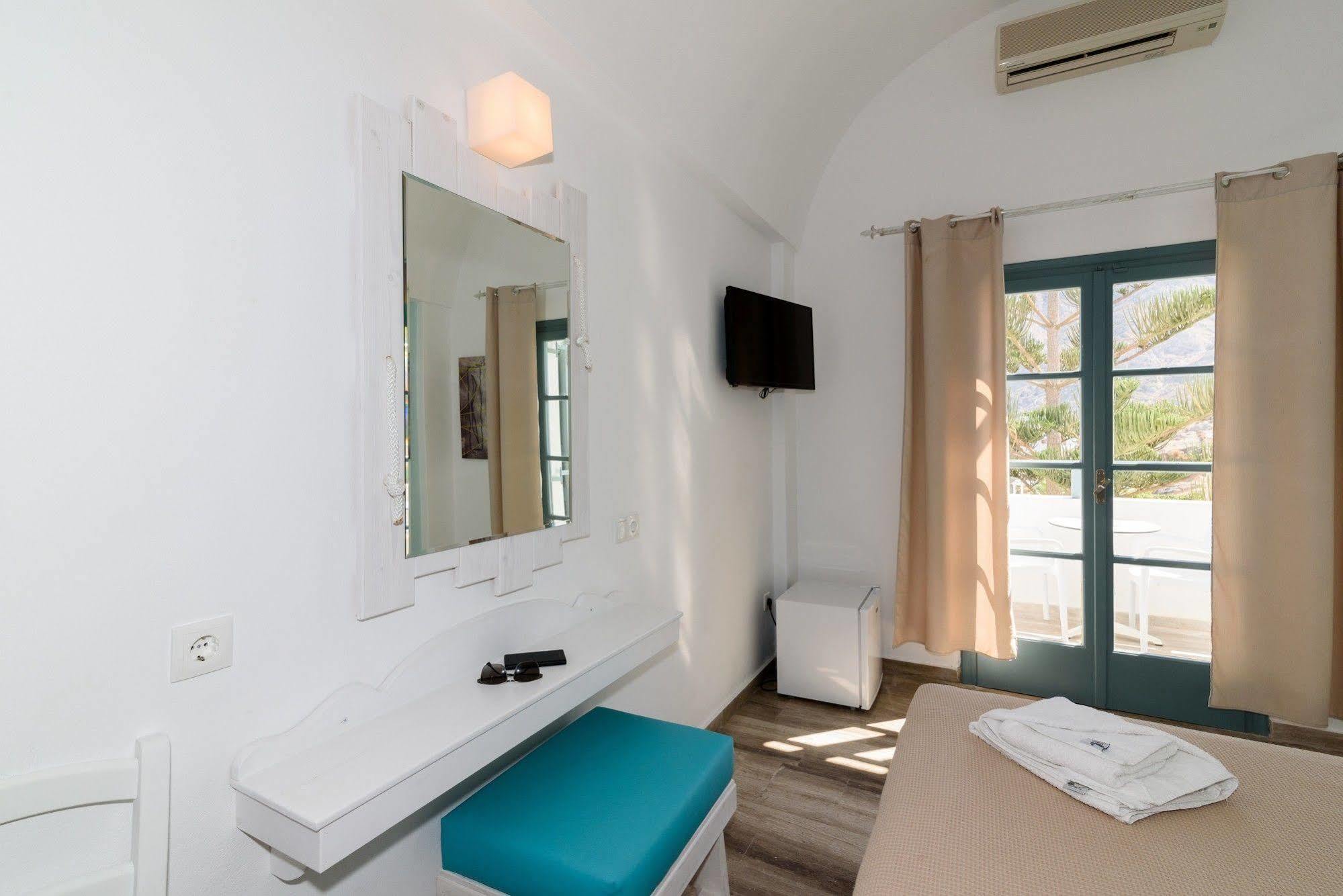 Iris Boutique Hotel Kamári Екстериор снимка