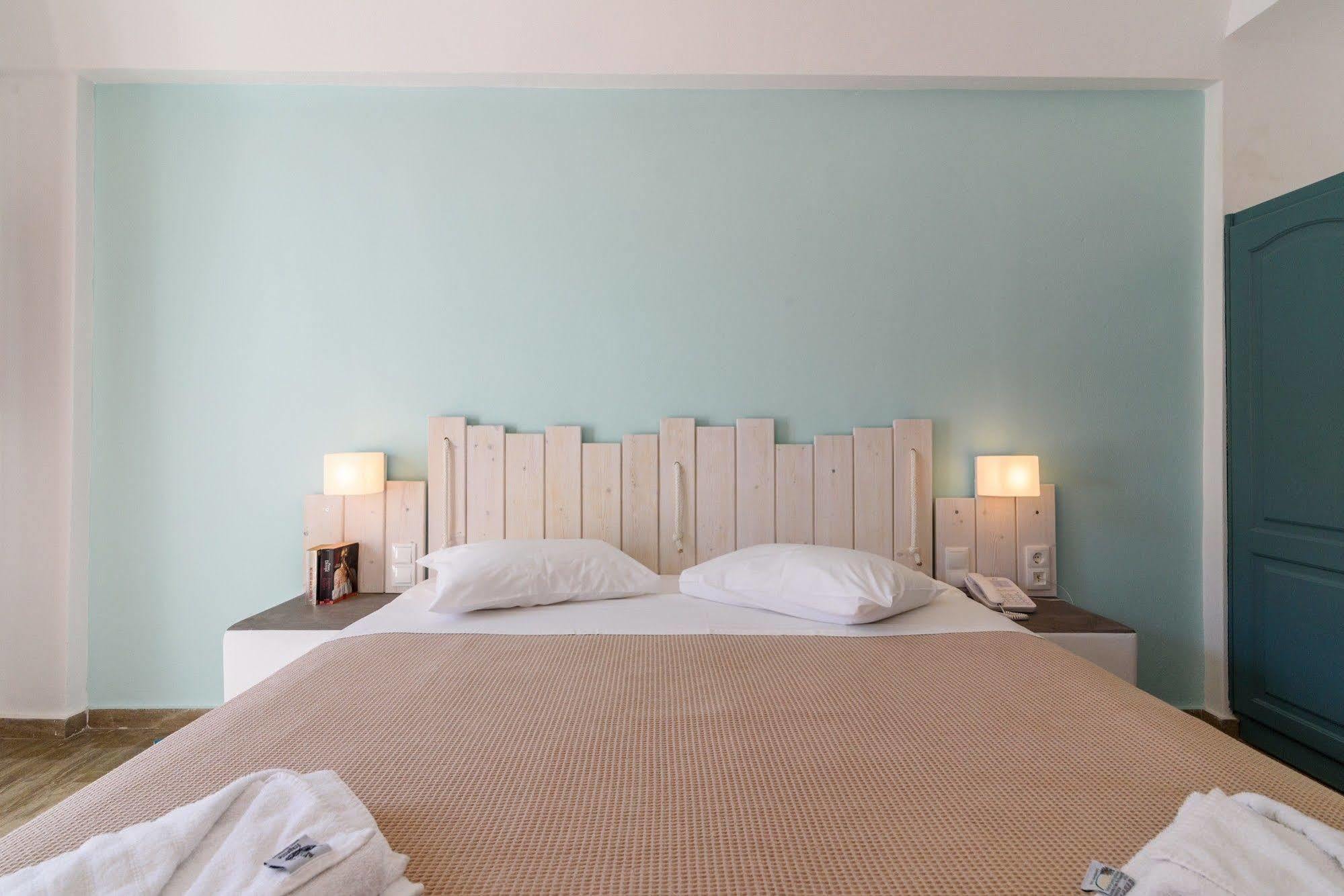Iris Boutique Hotel Kamári Стая снимка
