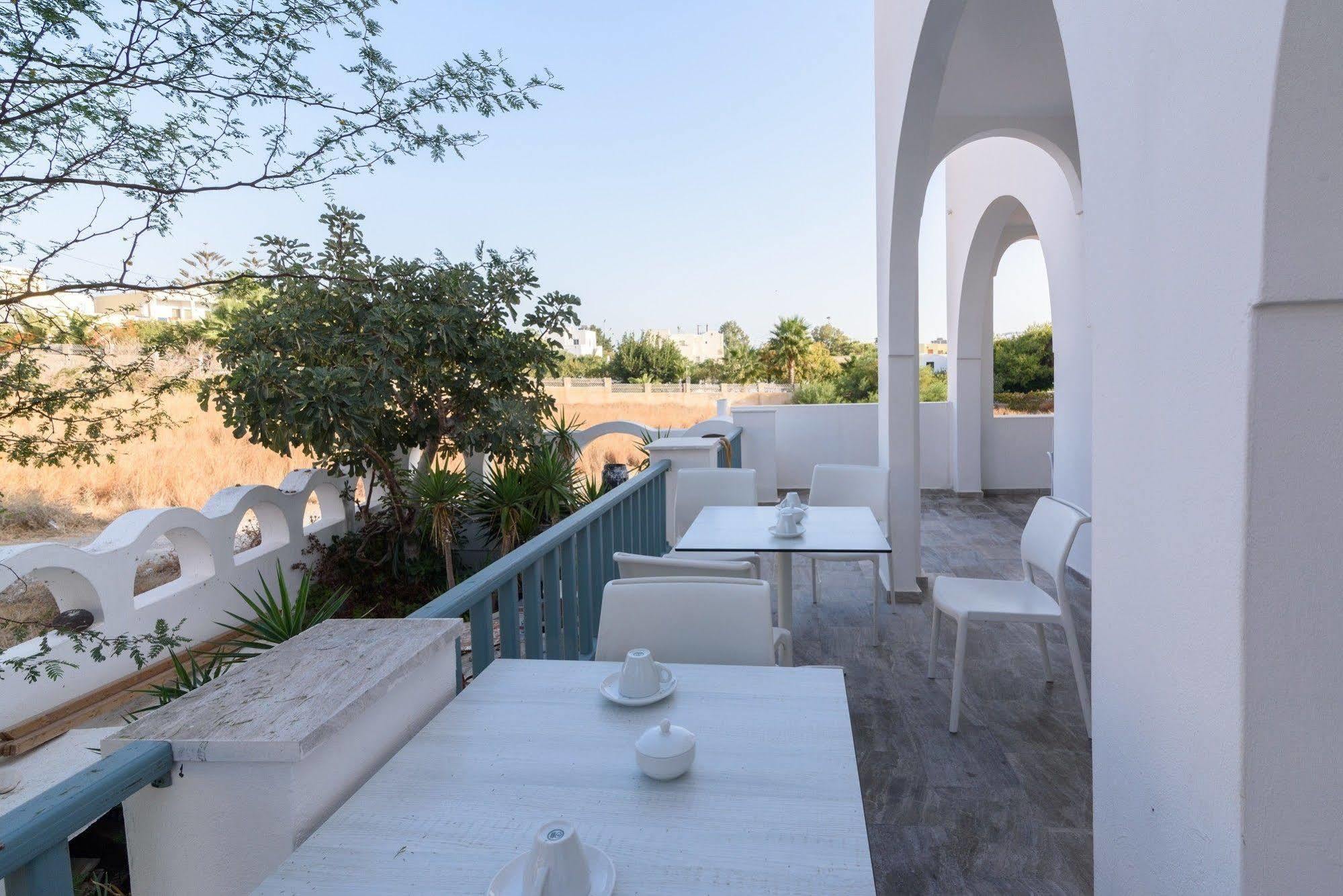 Iris Boutique Hotel Kamári Екстериор снимка